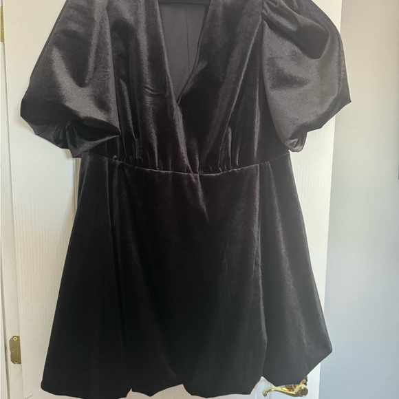 Eloquii NWOT Black velvet V neck Puff Sleeve Mini Dress - Picture 2 of 6